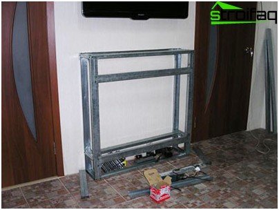 La construcción de una chimenea hecha de placas de yeso con sus ...