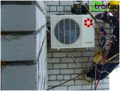 Installera en utomhusluftkonditionering: installera en utomhusenhet