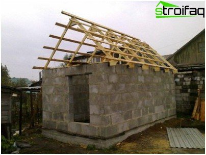 Installation av ett tak för ett skumblockbad
