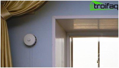 Vägg, tak eller fönsterluftintagsventil ökar ventilationseffektiviteten i ett separat rum