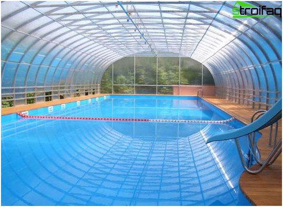 Konstruktion av simbassänger under en tak