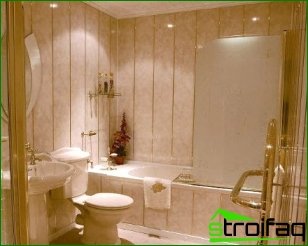 Efterbehandling av ett badrum med PVC-paneler och jämför dem med keramiska plattor