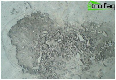 Afpellen van het voorvlak van de betonvloer
