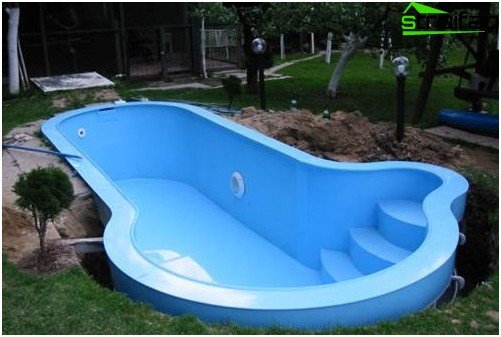 Plastic swimming pool bowl