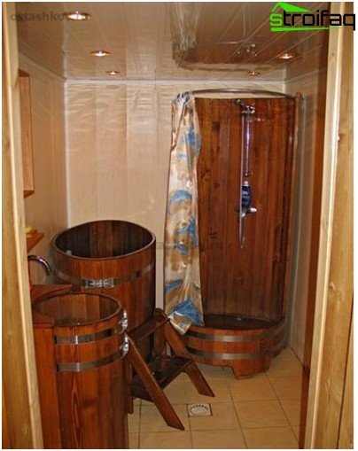 Дървен душ във ваната