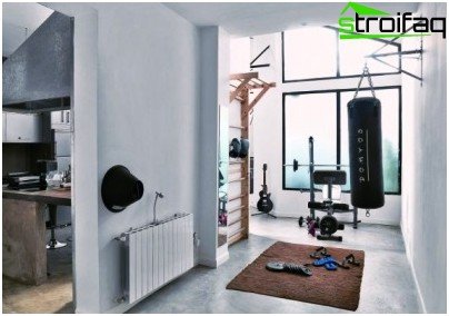 A self-made gym can only occupy part of the room