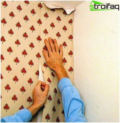 How to glue wallpaper in the inner corners