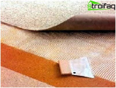 Il metodo adesivo per la posa del tappeto