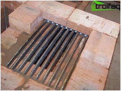 Installing a grate for a brick oven