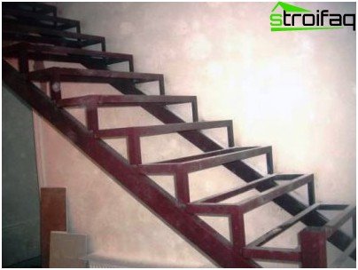 Ručně vyrobené kovové schodiště