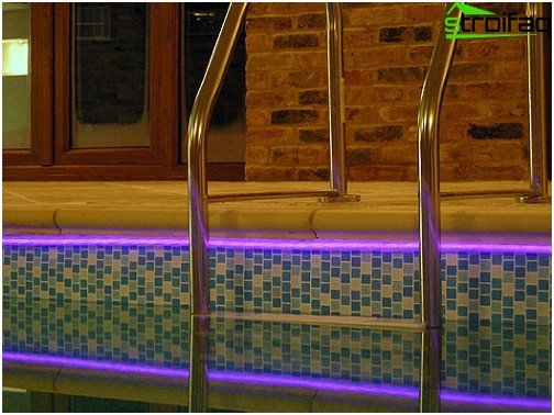 Lichte vezels in het zwembad