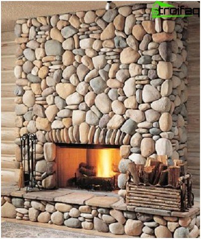 Opción de chimenea de piedra natural.