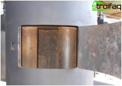 La stufa in metallo fatta in casa può essere riscaldata con qualsiasi tipo di combustibile solido