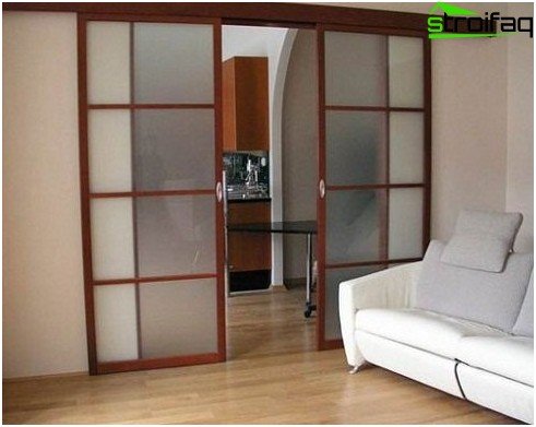 Installation of sliding doors of a compartment