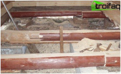 Zařízení dřevěné podlahy na zemi