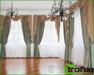 Curtain Design and Interior Features