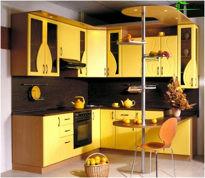 Ъглова кухня жълта