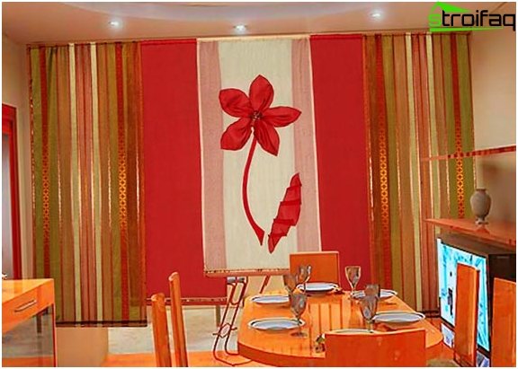 アールヌーボー様式のキッチンのカーテンの写真