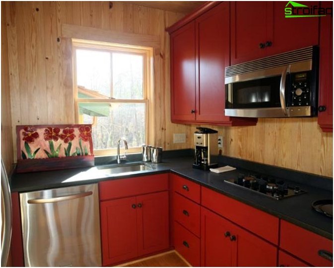 Kitchen with red tones.