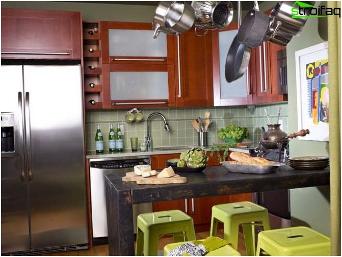 Kitchen with red tones.