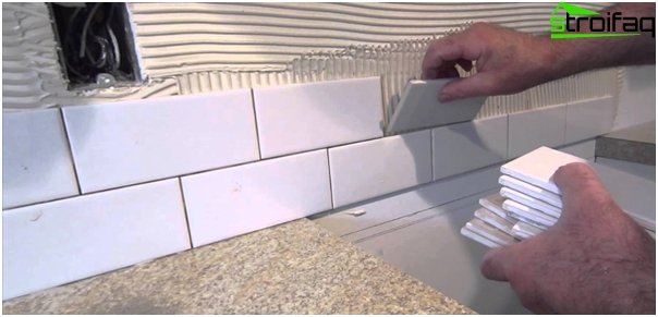 Tiles in the interior of the kitchen (with your own hands) - 1