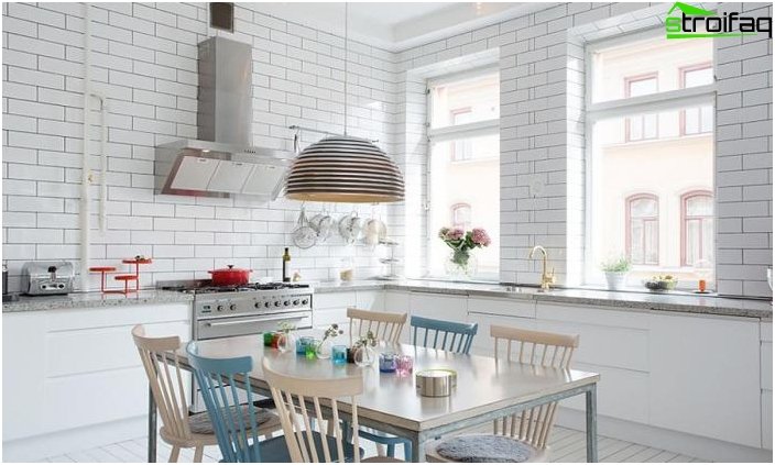 Dining table in the kitchen: photo 3