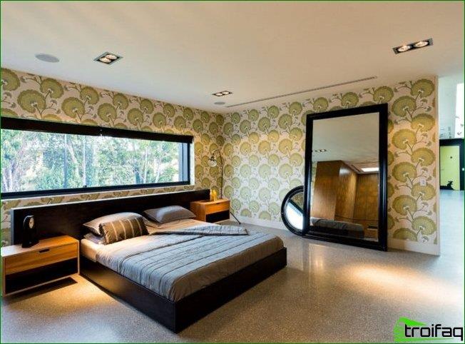 Легло с глава до прозореца в къщата в стил Арт Нуво