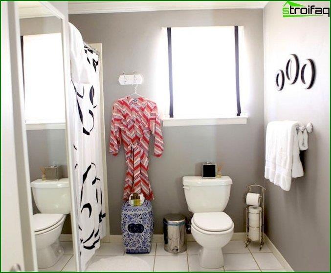 Photos of the interior of the toilet 2