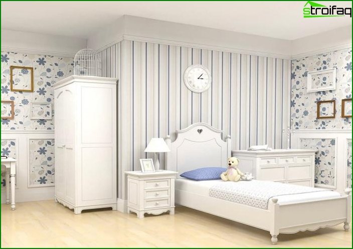 The combination of 2 types of wallpaper in the interior of the bedroom 1