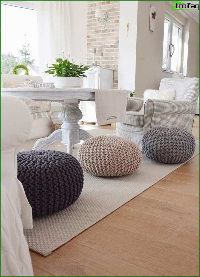 Knitted pouffes in the interior 5