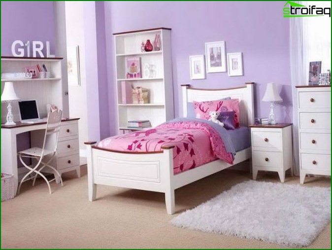 Bedroom in pink and purple shades