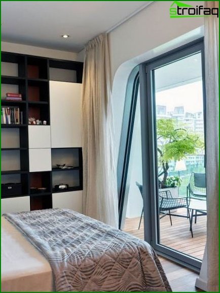 Bedroom with a separate balcony or loggia - photo