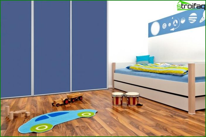 Glidende garderobe i et børns soveværelse