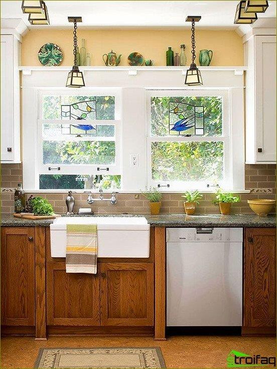 kuchyně s oknem