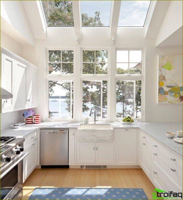 kuchyně s oknem