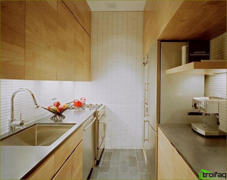 Дизайн на кухня - снимка с хладилник